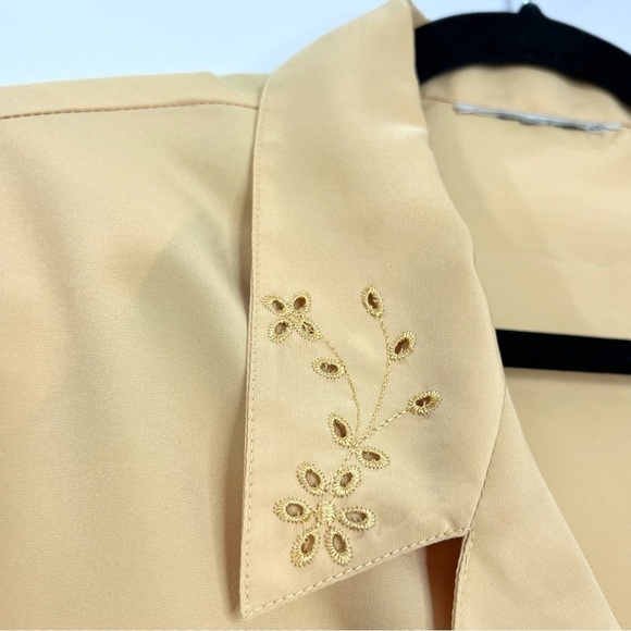 Vintage pleated embroidered mustard yellow short sleeve blouse - Picture 5 of 8